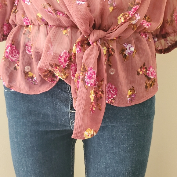 NWOT Francesca's Floral Sinched Waist Blouse M - Picture 4 of 6